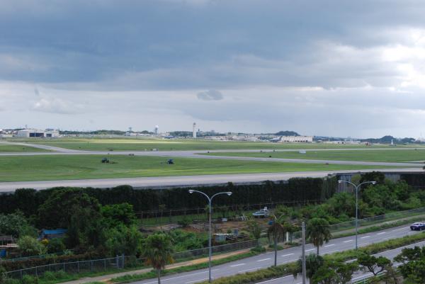 2013-09-05（木）嘉手納基地（道の駅かでな屋上から）.jpg